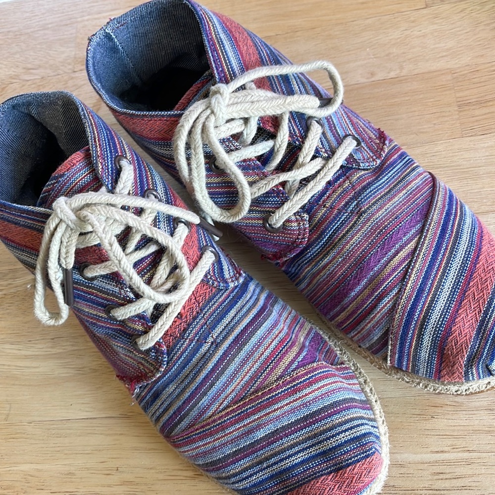 Toms multi stripe chukka booties 9